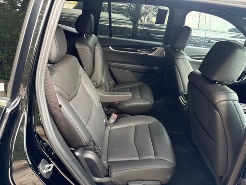 Used 2023 Cadillac XT6 Premium Luxury w/ Technology Package AWD/4WD image 5
