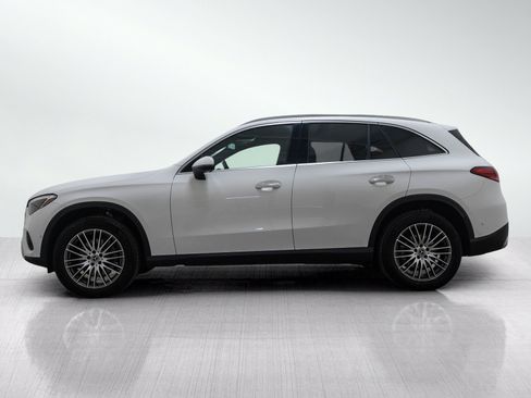 Used 2025 Mercedes-Benz GLC 300 4MATIC image 3