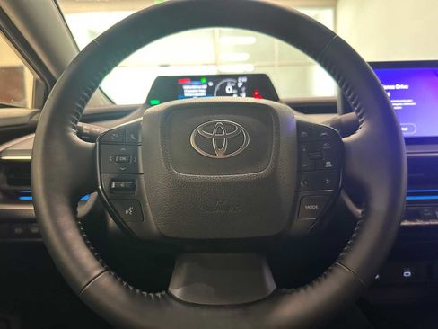 Used 2023 Toyota Prius XLE AWD/4WD image 11
