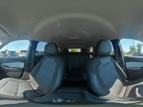 Used 2025 Chevrolet Trax LT w/ LT Convenience Package FWD image 41