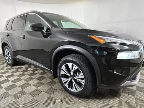 Used 2021 Nissan Rogue SV FWD image 2