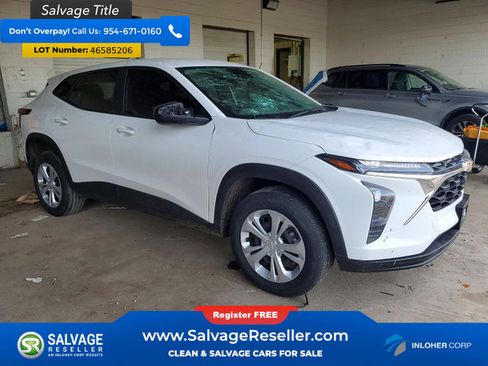 Used 2024 Chevrolet Trax LS w/ Driver Confidence Package image 5