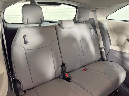 Used 2024 Toyota Sienna Limited image 45