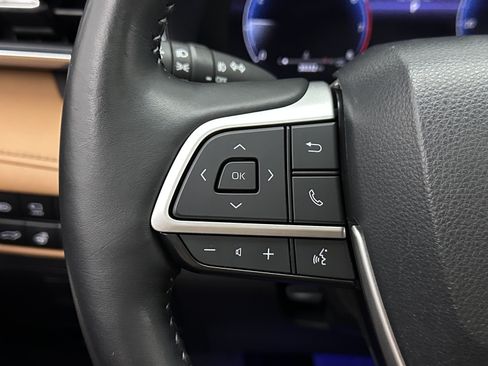 Used 2023 Toyota Highlander Platinum FWD image 22
