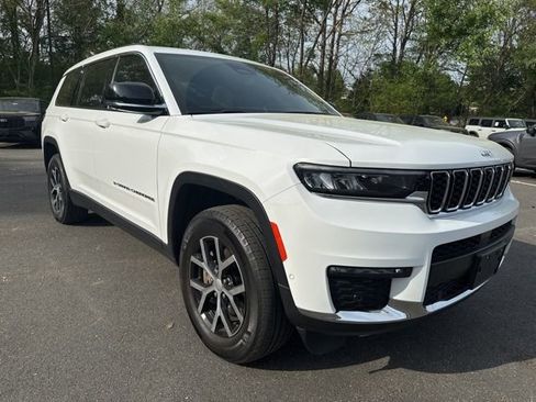 Used 2023 Jeep Grand Cherokee L Limited w/ Luxury Tech Group II image 7