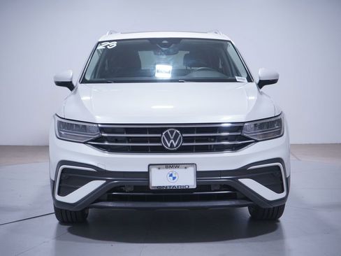 Used 2023 Volkswagen Tiguan SE w/ Panoramic Sunroof Package FWD image 4