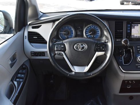 Used 2016 Toyota Sienna XLE image 12