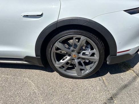 Used 2022 Porsche Taycan Turbo image 9