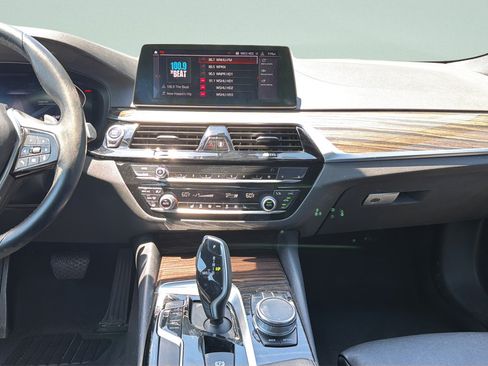 Used 2020 BMW 530i w/ Convenience Package RWD image 11