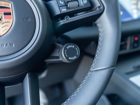 New 2026 Porsche Macan 4 Electric image 21