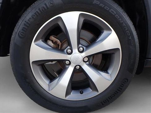 Used 2021 Jeep Cherokee Limited image 7