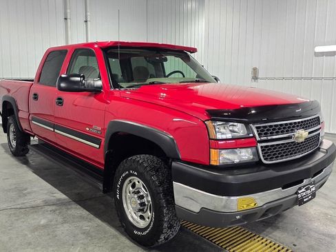 Used 2005 Chevrolet Silverado 2500 LS w/ Heavy-Duty Power Package image 3