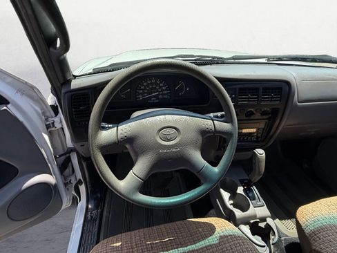 Used 2002 Toyota Tacoma 2WD Regular Cab image 17