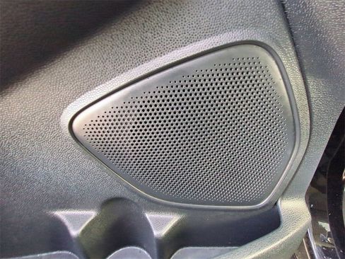 Used 2018 Ford EcoSport SE w/ SE Convenience Package image 17