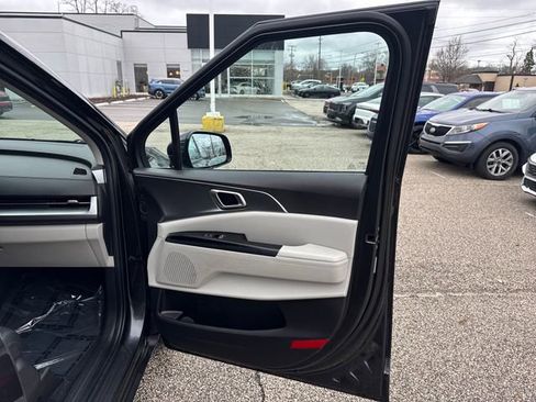 Certified 2024 Kia Carnival LX image 10