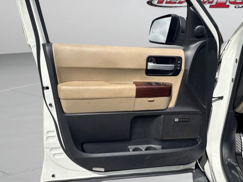 Used 2016 Toyota Sequoia Platinum RWD image 22