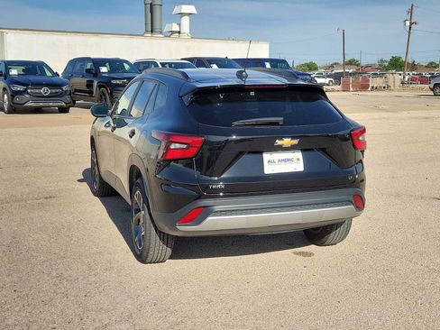 Used 2025 Chevrolet Trax LT FWD image 6