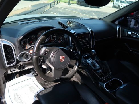 Used 2012 Porsche Cayenne S image 6
