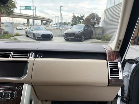 Used 2017 Land Rover Range Rover HSE image 11