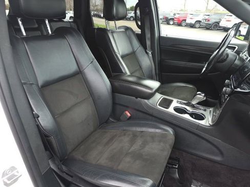 Used 2019 Jeep Grand Cherokee Altitude image 10