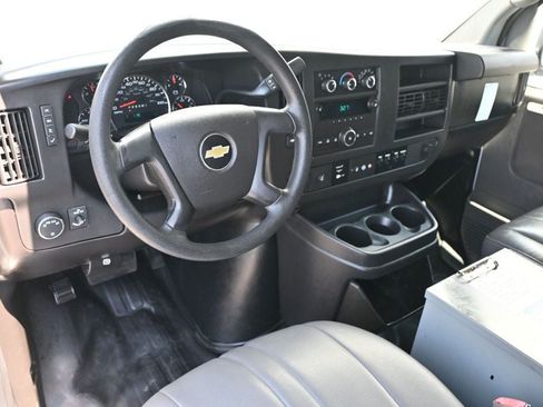 Used 2014 Chevrolet Express 2500 RWD image 5