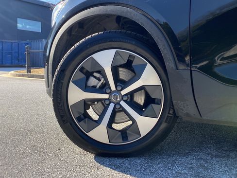 Used 2025 Volvo XC40 B5 Plus image 17