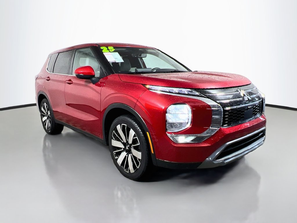 Used 2025 Mitsubishi Outlander SE FWD image 1
