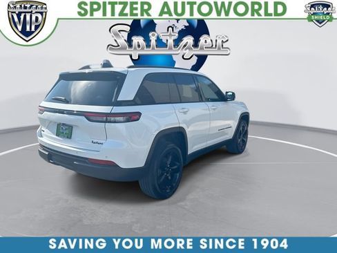 Used 2024 Jeep Grand Cherokee Altitude AWD/4WD image 9