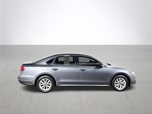 Used 2018 Volkswagen Passat 2.0T S FWD image 5