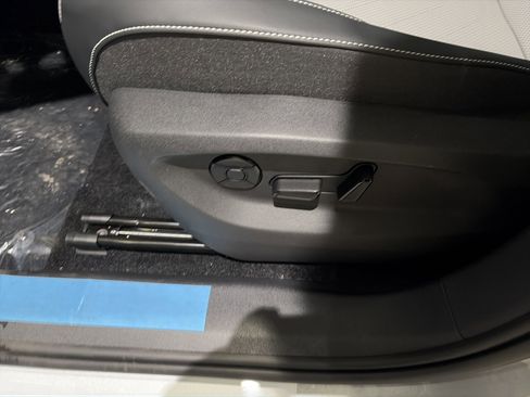 New 2026 Volkswagen Tiguan SE image 12