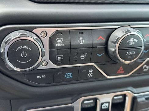 Used 2021 Jeep Wrangler Unlimited Sahara w/ Cold Weather Group AWD/4WD image 20