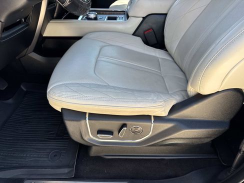 Used 2021 Ford Expedition Platinum RWD image 17