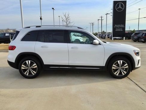 Used 2026 Mercedes-Benz GLB 250 image 2