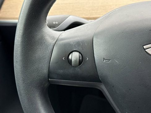 Used 2020 Tesla Model Y Long Range image 35