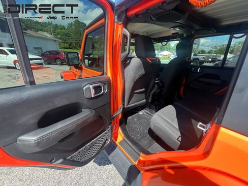 Used 2018 Jeep Wrangler Unlimited Sahara AWD/4WD image 29