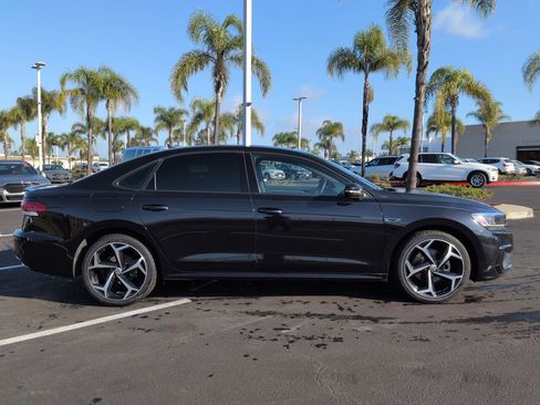 Used 2022 Volkswagen Passat 2.0T R-Line image 11