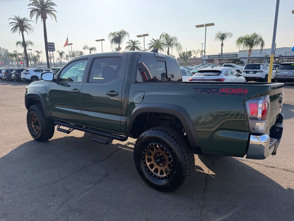 Used 2022 Toyota Tacoma TRD Off-Road w/ Black Out Package (TMS) AWD/4WD image 4