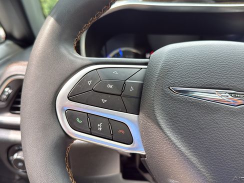 Used 2023 Chrysler Pacifica Pinnacle FWD image 25