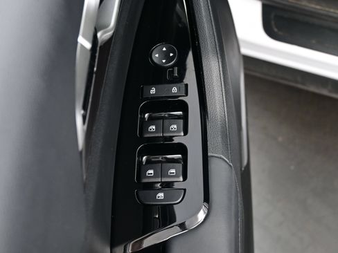 Used 2025 Kia Sportage EX w/ Premium Package FWD image 13