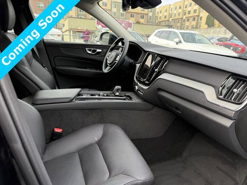 Used 2025 Volvo XC60 B5 Plus image 9
