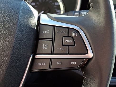 Used 2025 Toyota Highlander XLE image 22