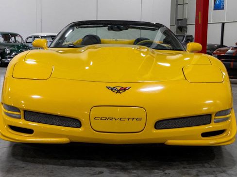 Used 2001 Chevrolet Corvette Convertible w/ Preferred Equipment Group2 image 9