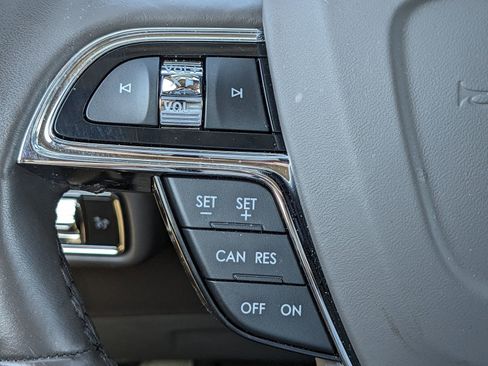 Certified 2023 Lincoln Nautilus Reserve image 29