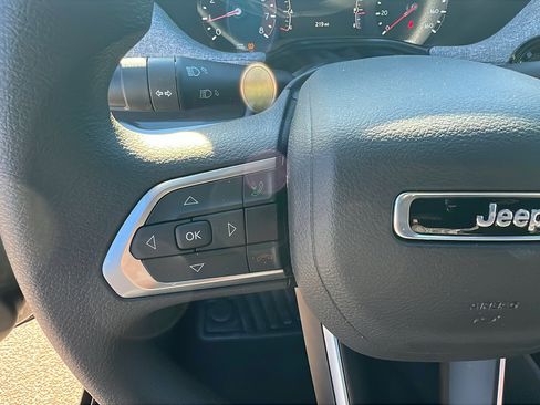 Used 2025 Jeep Compass Sport image 26