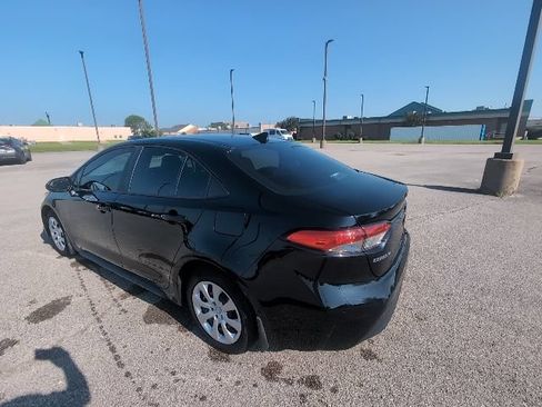 Used 2025 Toyota Corolla LE FWD image 7