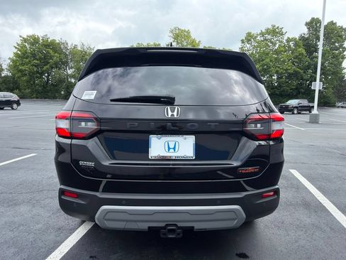Certified 2024 Honda Pilot TrailSport image 4