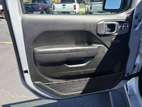 Used 2024 Jeep Wrangler Unlimited Sport AWD/4WD image 3
