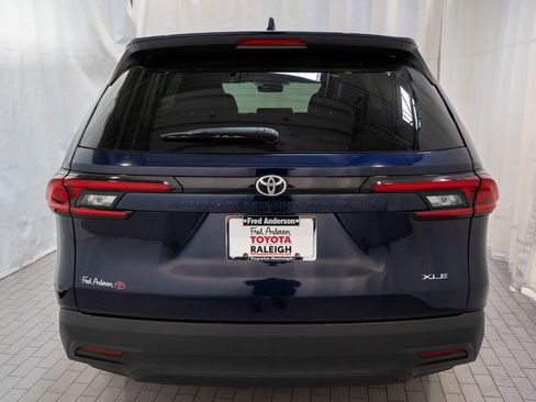 Used 2025 Toyota Grand Highlander FWD image 4