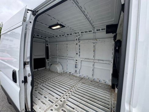 Used 2025 RAM ProMaster 2500 w/ Convenience Group FWD image 12