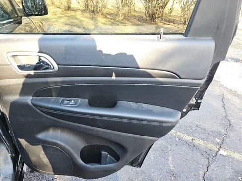 Used 2018 Jeep Grand Cherokee Altitude image 17